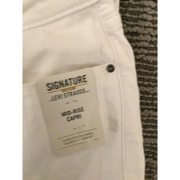 Signature Levi Strauss mid rise capri Cut Off Into Bermuda‎ Shorts Size 24 White - Picture 2 of 4